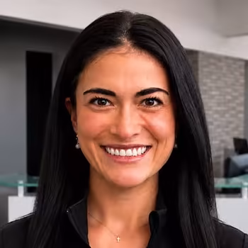 Lauren-Receptionist-scale